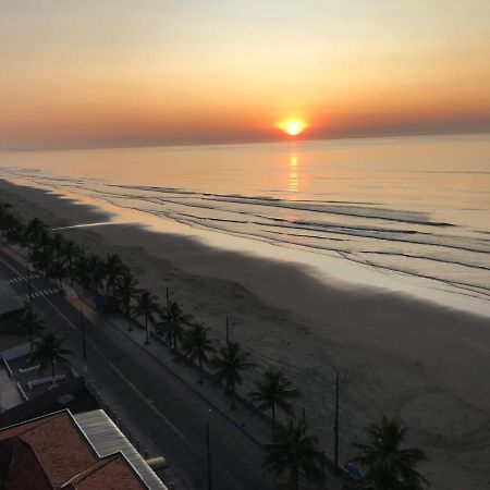 Mongagua Com Vista Para O Mar Pe Na Areia Dış mekan fotoğraf