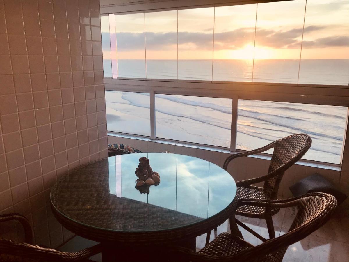 Mongagua Com Vista Para O Mar Pe Na Areia Dış mekan fotoğraf
